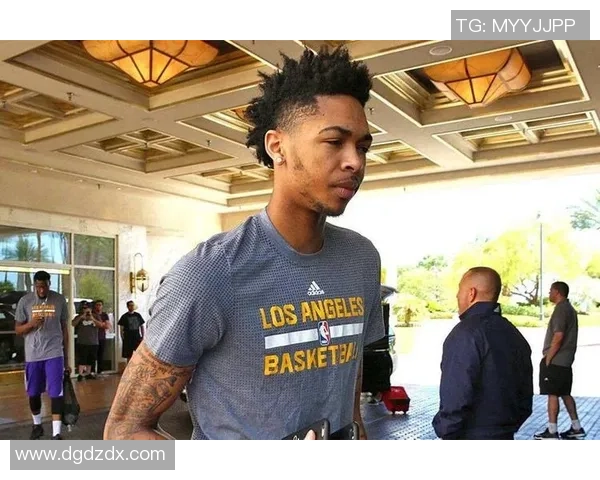 模仿足球巨星变身之路从球场风采到生活方式全面解析